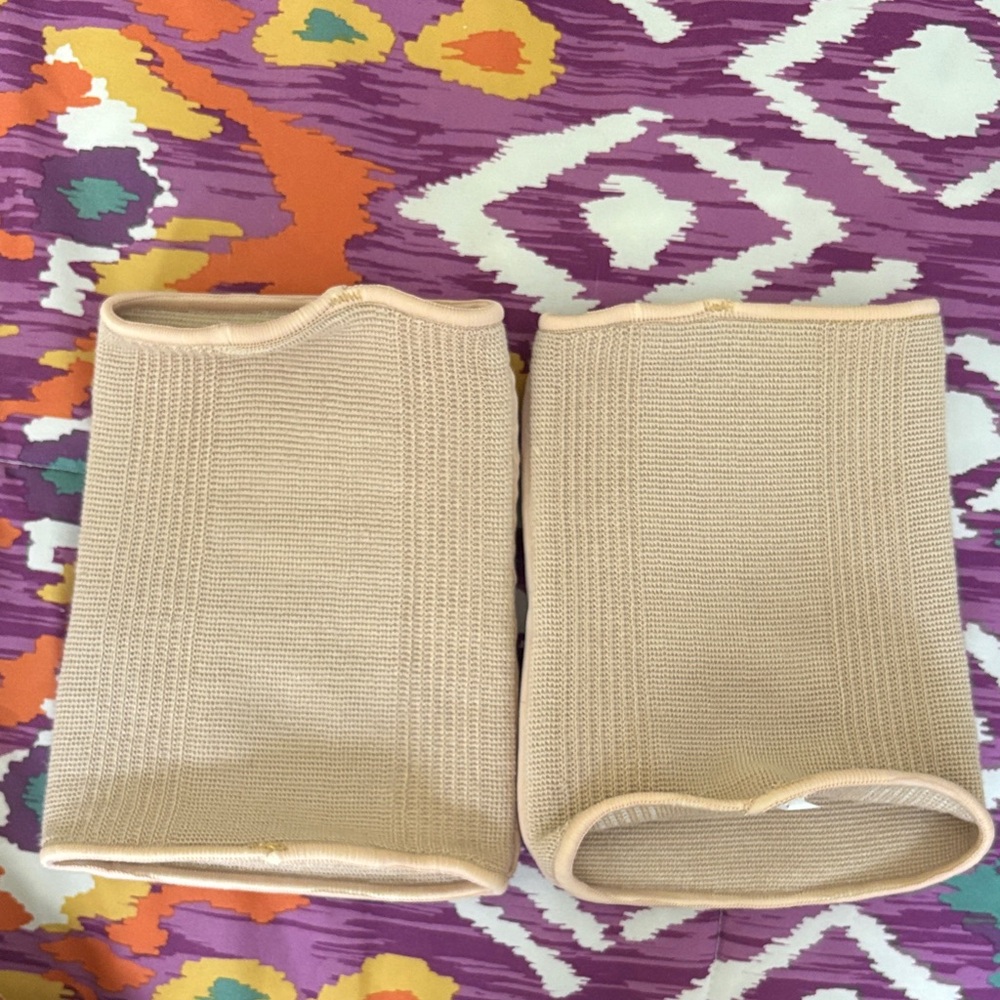 Beige Ribbed Knee Pads - Picture 2 of 3
